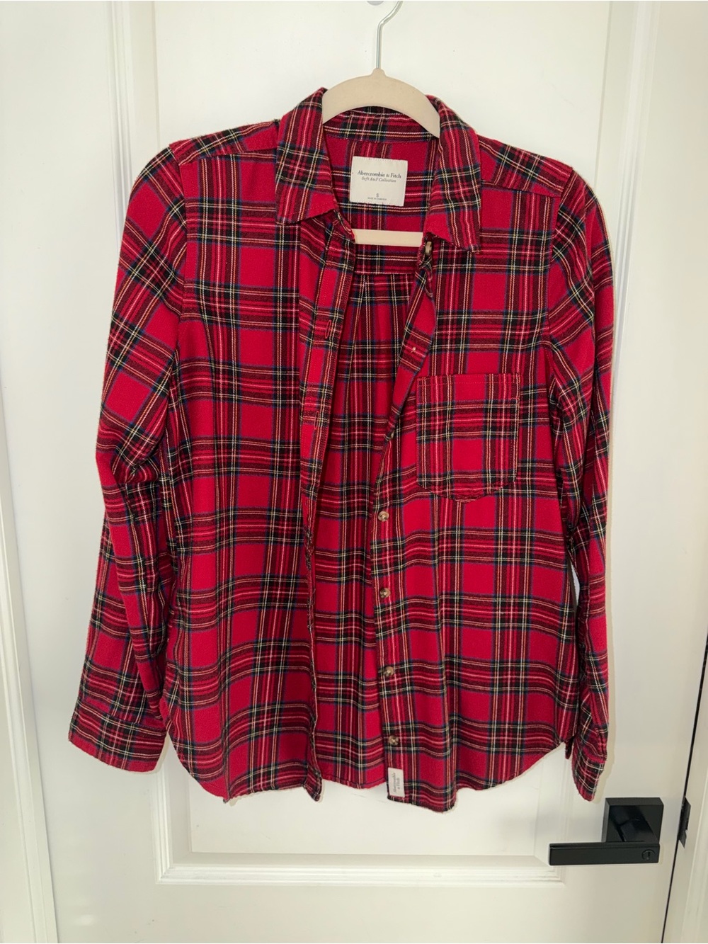 Abercrombie & Fitch Red and Black Plaid Button-Down Flannel Shirt Size Small